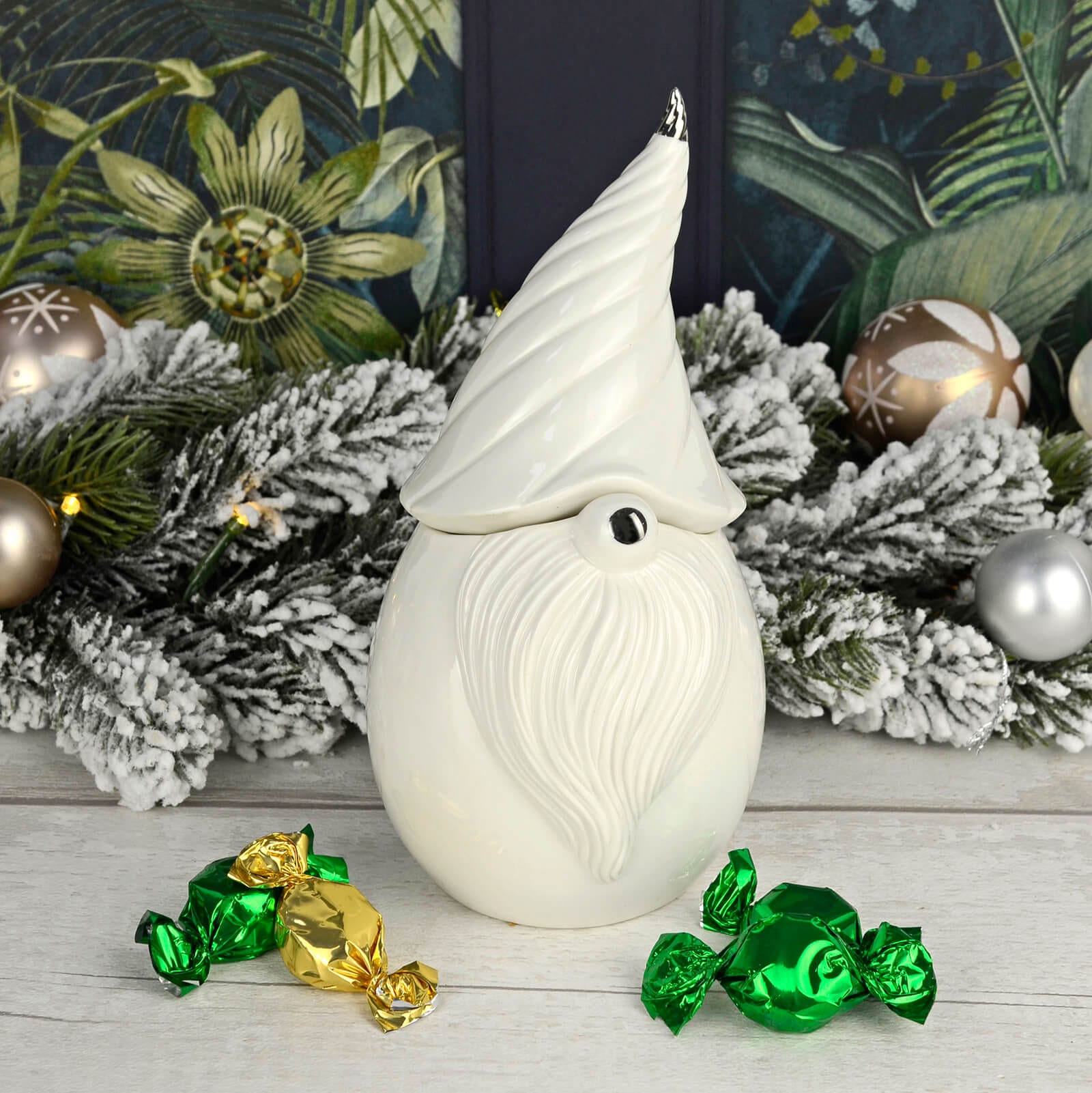 shop-your-favorite-gonk-storage-jar-christmas-sweets-cookies-white-ceramic-20cm-hot-on-sale_0.jpg