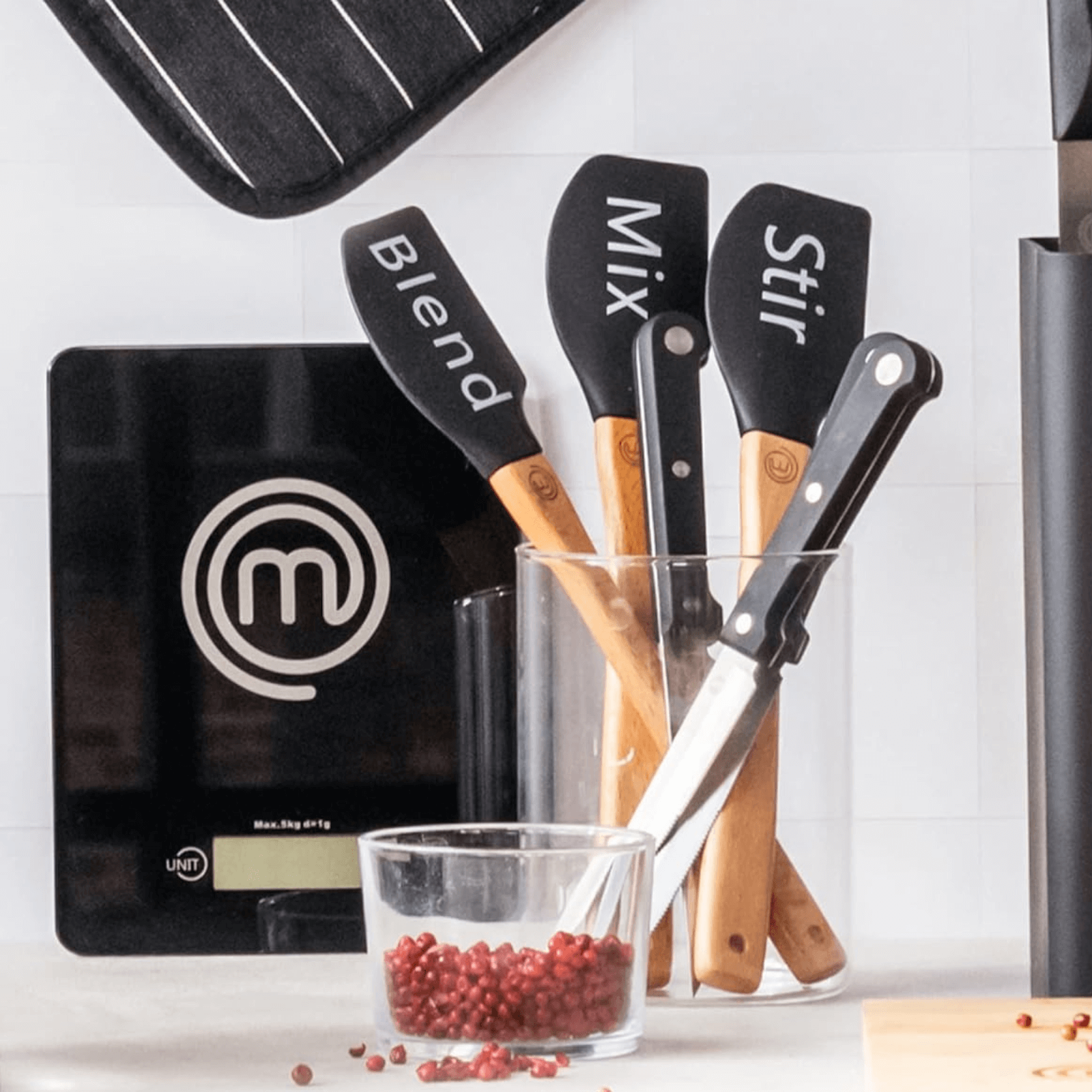 the-best-place-to-buy-official-masterchef-3-piece-silicone-spatula-set-wooden-handles-baking-fashion_0.png