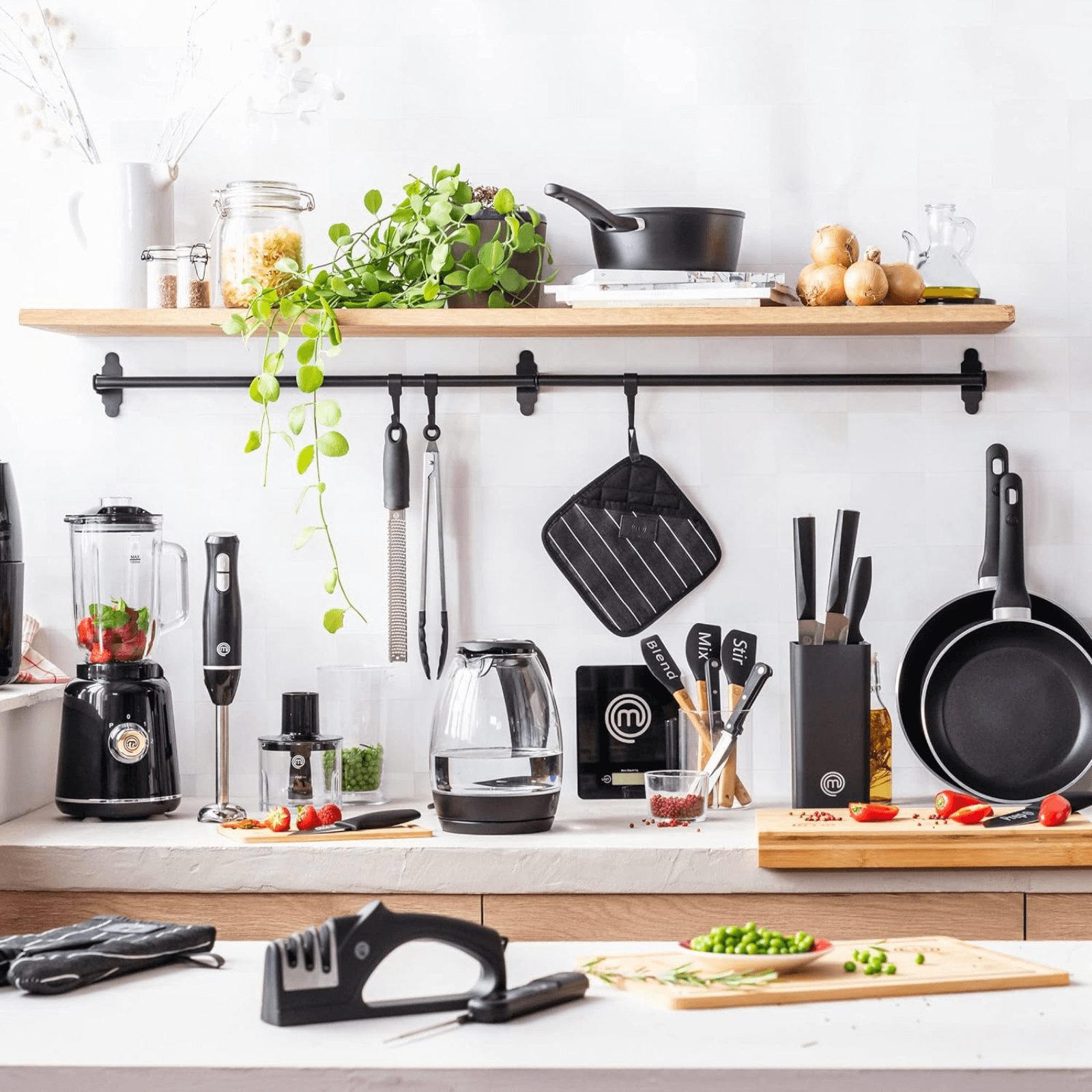 the-best-place-to-buy-official-masterchef-3-piece-silicone-spatula-set-wooden-handles-baking-fashion_2.png